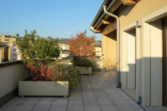 Attico tricamere con loggia e grande terrazzo