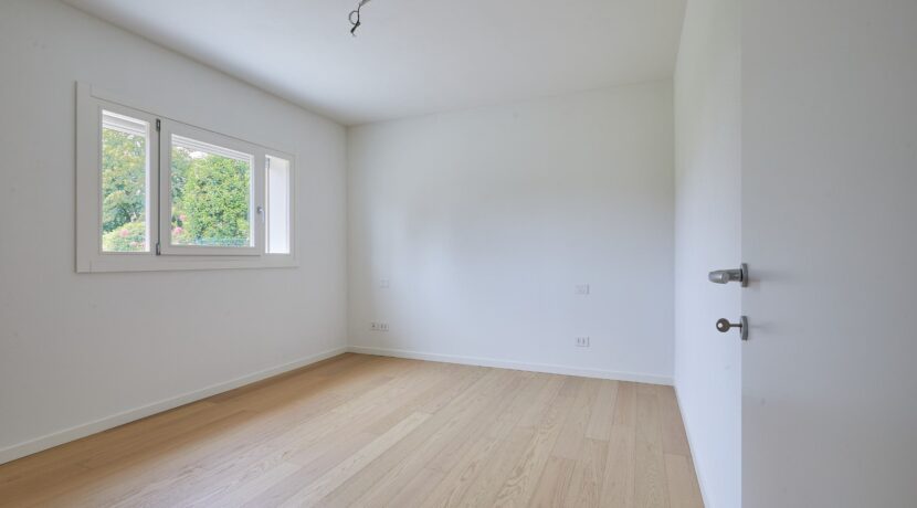 3-2_camera_3683_HDR-spec