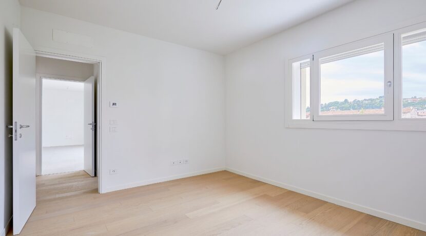 7-6_camera_3250_HDR 1-spec